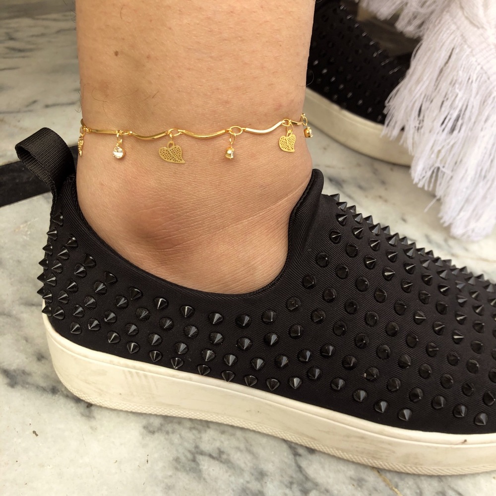 Golden anklet with 🍃 leaf